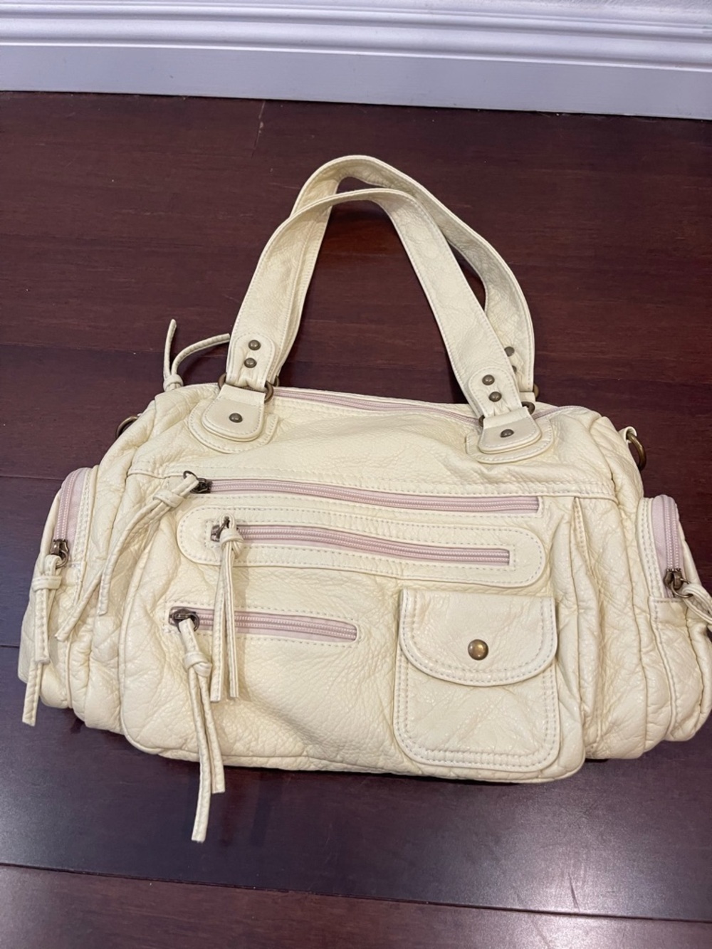 nwot light yellow faux leather shoulder bag with Crossbody strap